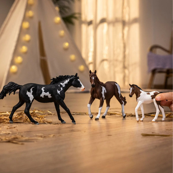 schleich-painthorsefoal-family