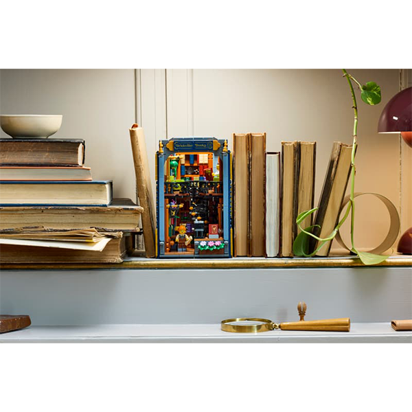 LEGO® Icons 11379 Bookstore: Book Nook