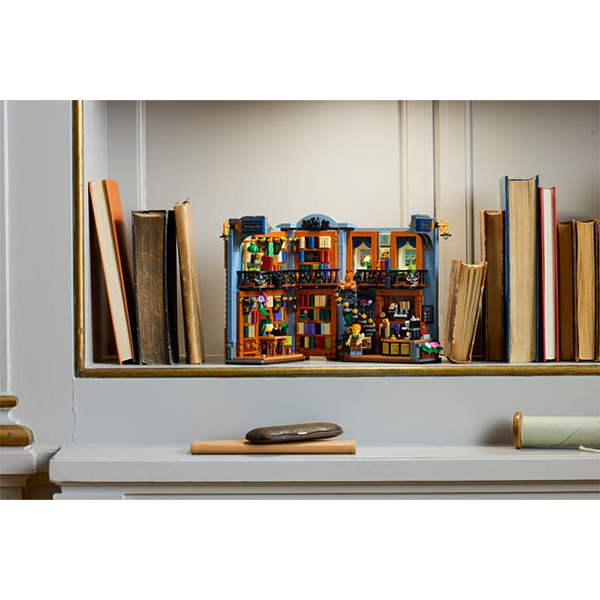 LEGO® Icons 11379 Bookstore: Book Nook
