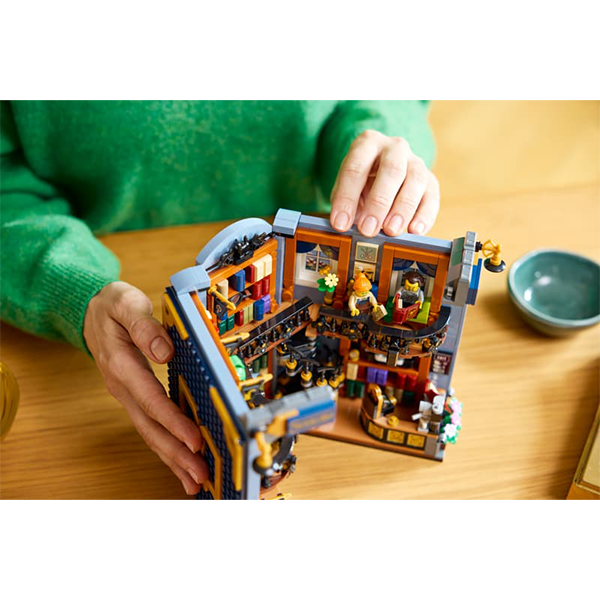 LEGO® Icons 11379 Bookstore: Book Nook