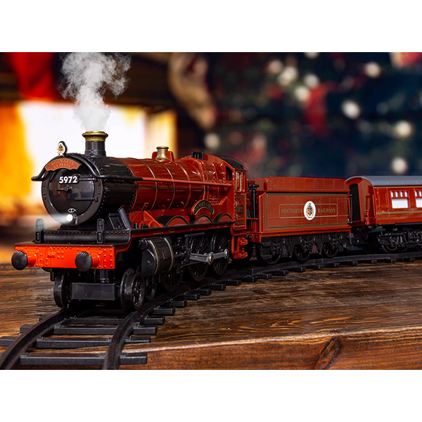Lionel Hogwarts Express Ready to Play Train Set with Bluetooth