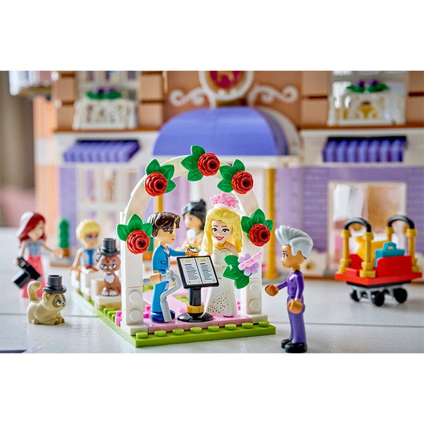 LEGO Friends 42704 Heartlake City Grand Hotel