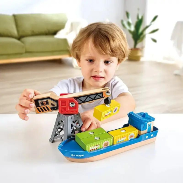 hape-cargoshipcrane-play