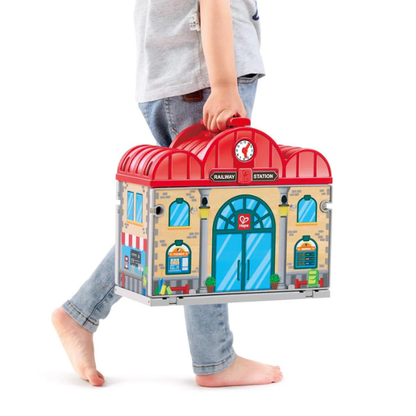 hape-portabletrainstation-carry