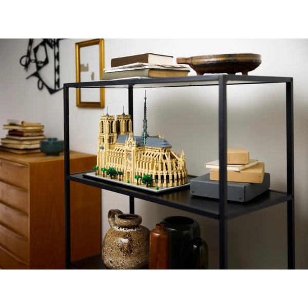 lego-architecture-notredame-shelf
