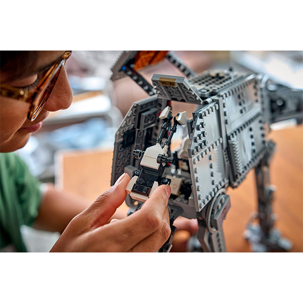 LEGO Star Wars 75454 Imperial Remnant AT-AT with INT-4