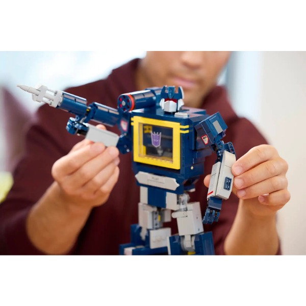 lego-icons-transformerssoundwave-shootplay