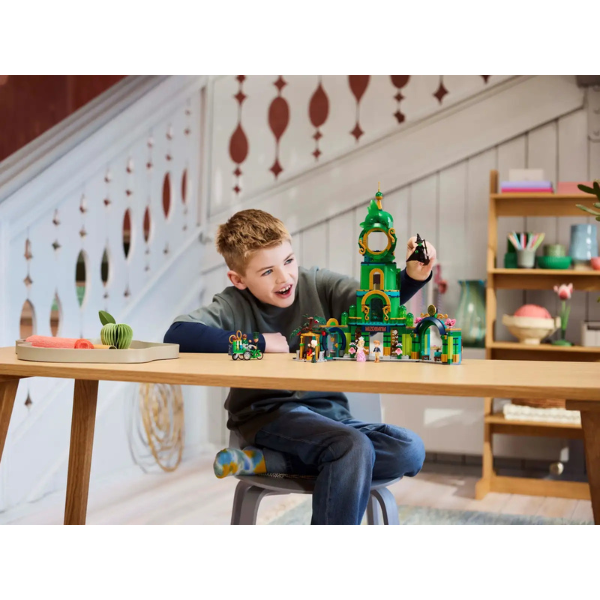 lego-wicked-welcometoemeraldcity-play1