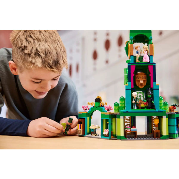 lego-wicked-welcometoemeraldcity-play2