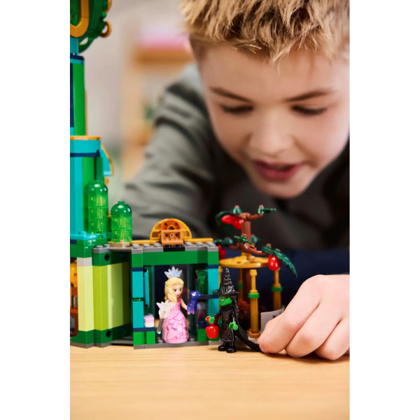lego-wicked-welcometoemeraldcity-play3