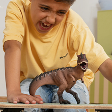 schleich-Giganotosaurus-lifestyle