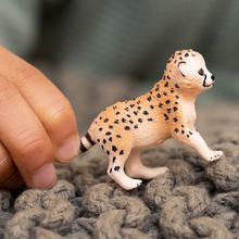 schleich-cheetahbaby-play