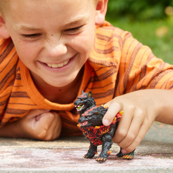 schleich-hellhound-play
