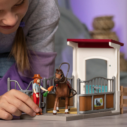 schleich-horseboxhannahcayenne-play
