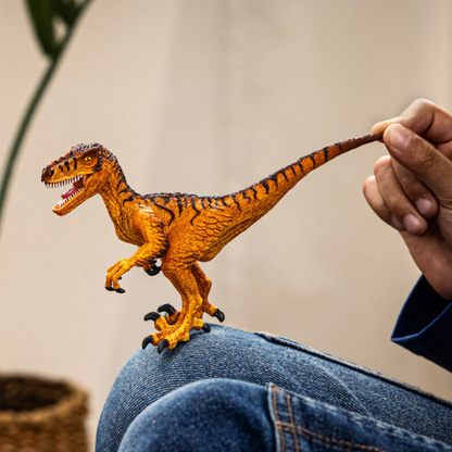 schleich-velociraptor-lifestyle