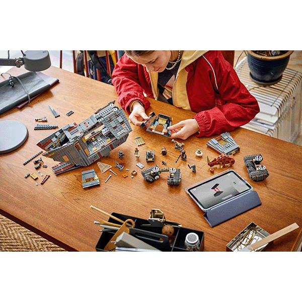 LEGO Star Wars 75453 Offworld Sandcrawler and Mudhorn
