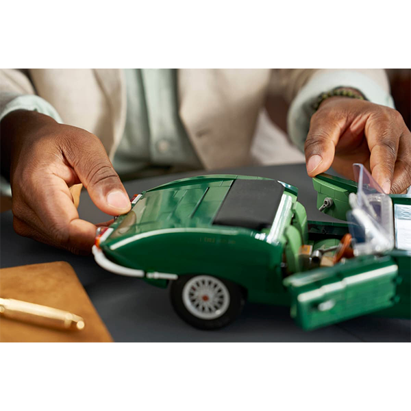 LEGO ICONS 11381 Jaguar E-Type