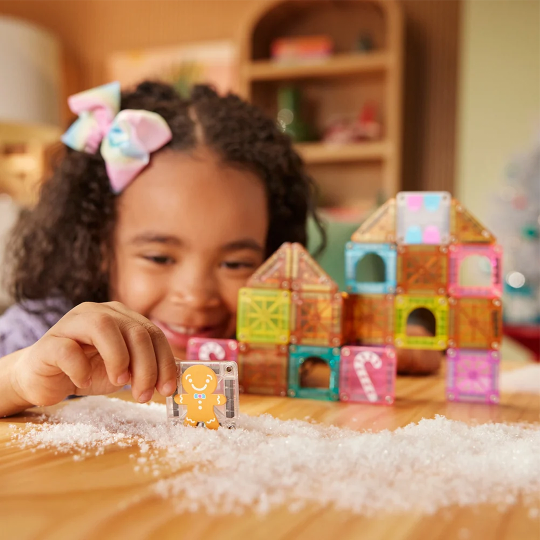 Magna-Tiles microMAGS Gingerbread House 24 Piece Travel Set