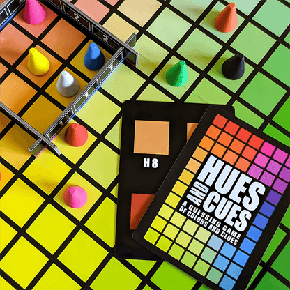 Usaopoly Hues and Cues Game (Multilingual Edition)