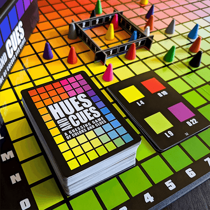 Usaopoly Hues and Cues Game (Multilingual Edition)